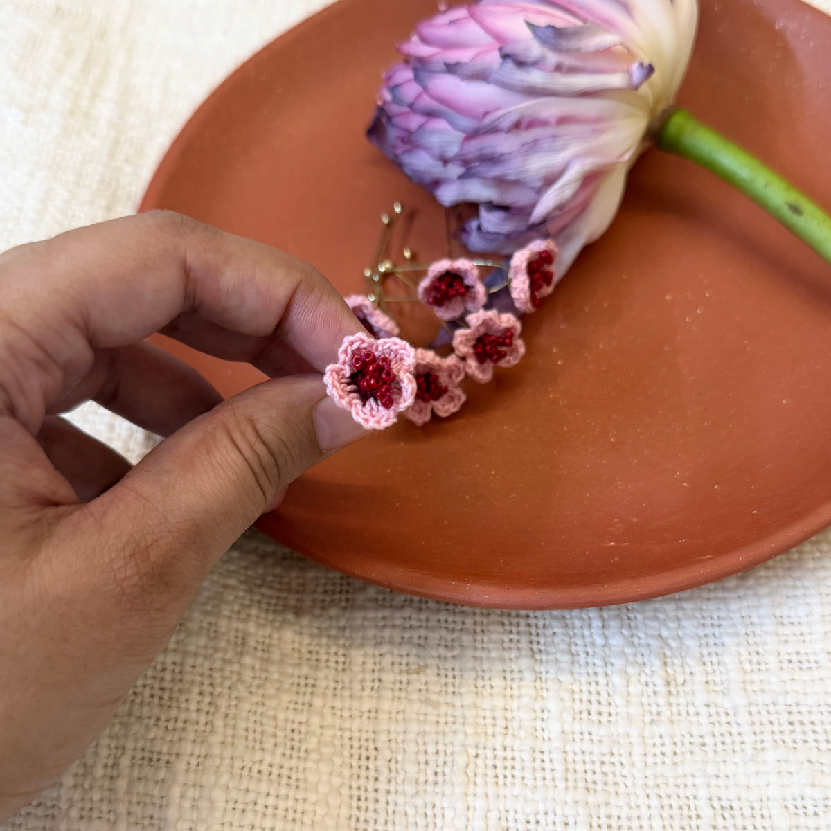 Gulabi Phool Hairpins