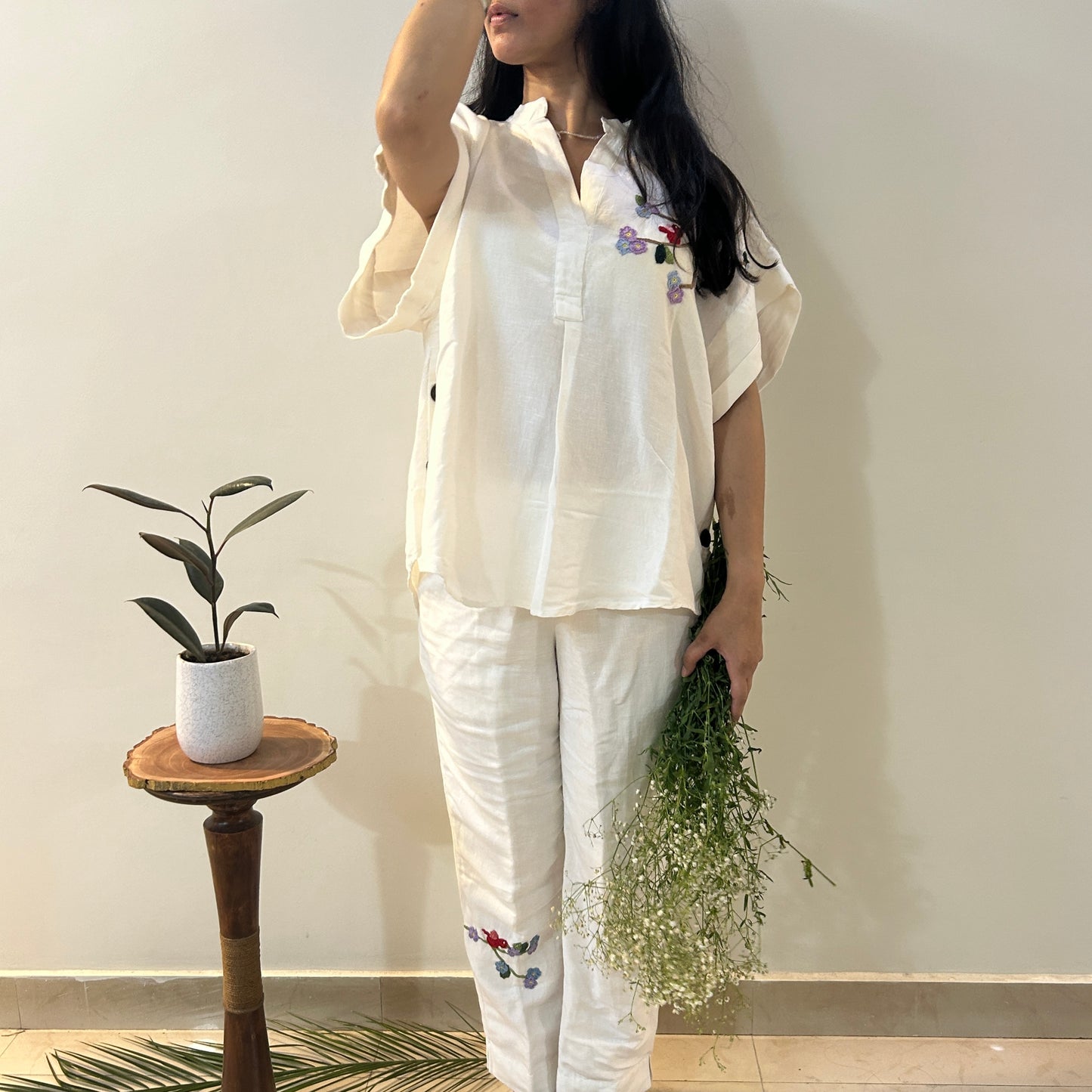 Freesize White Serene Stich Linen Set