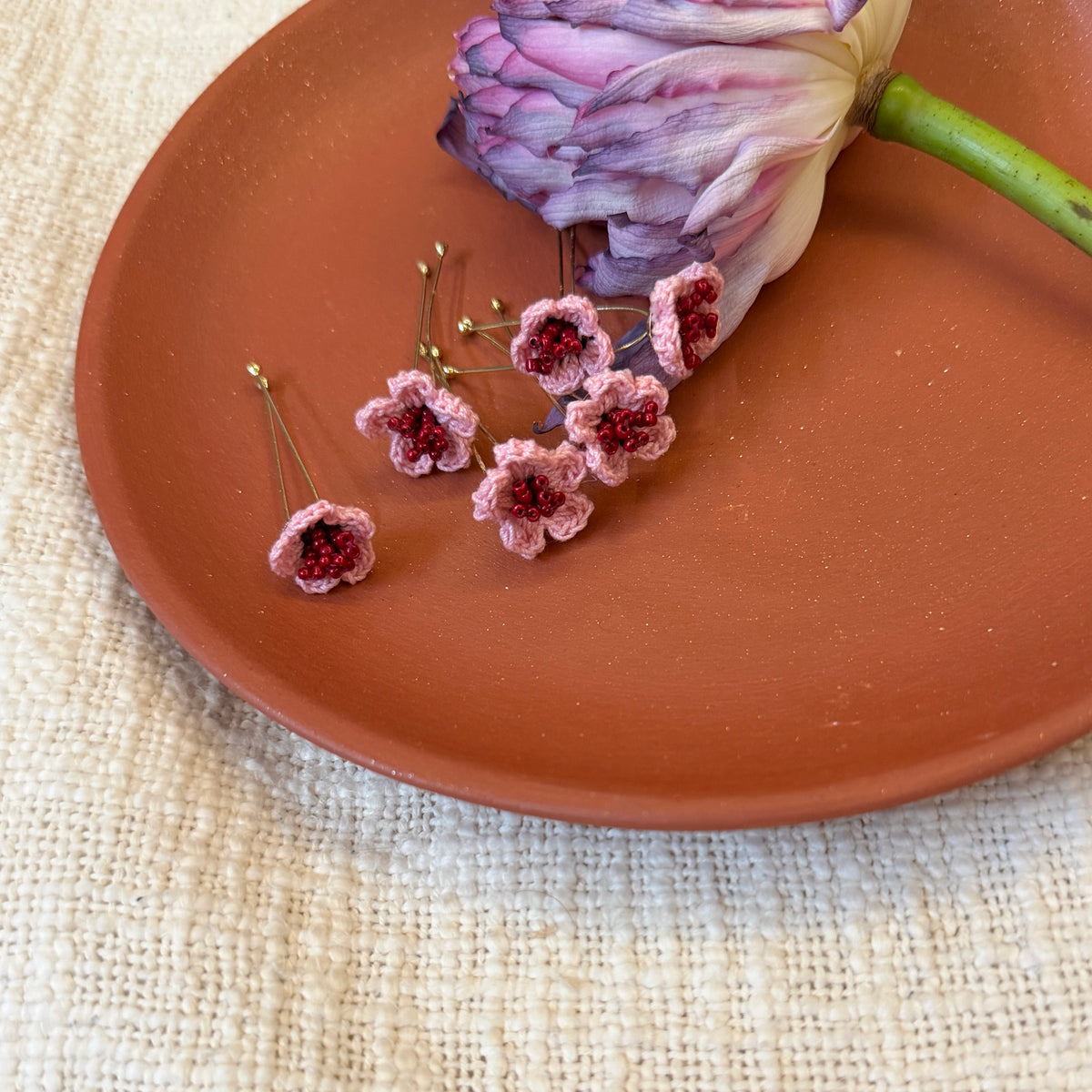 Gulabi Phool Hairpins