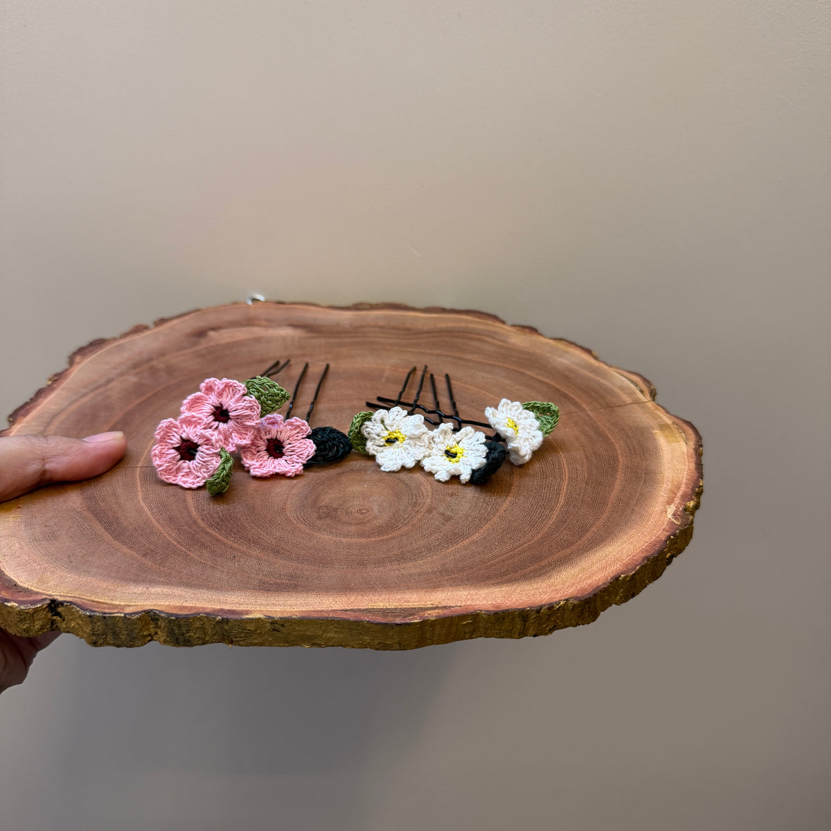 Set of 3 Pink and 3 White Daisy Hairpins
