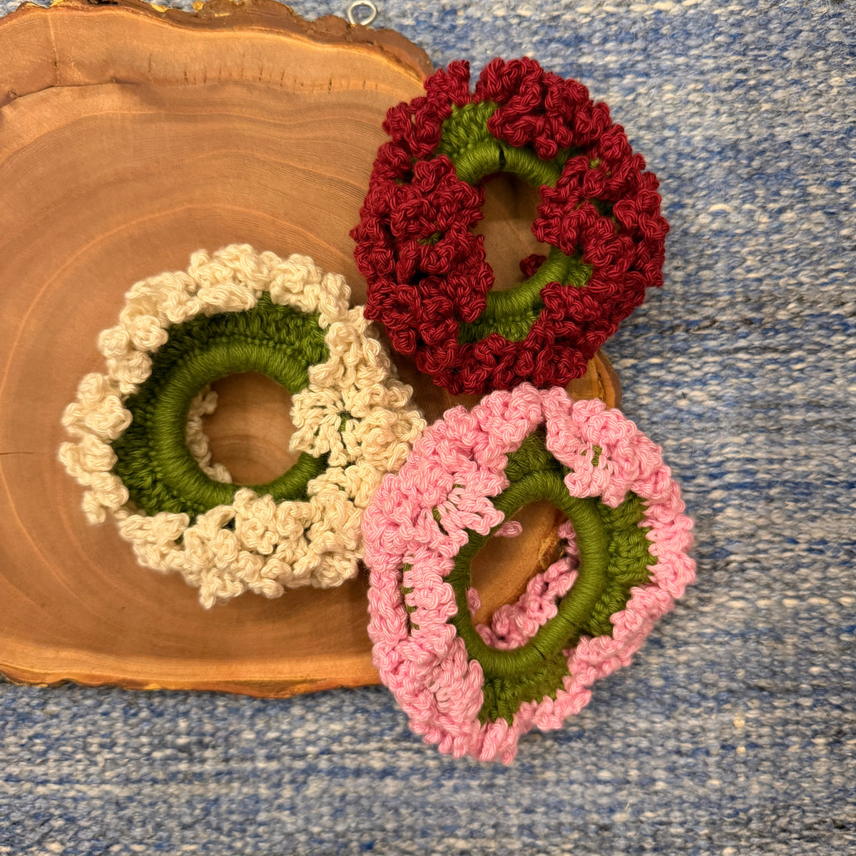 Set of White, Maroon and Pink Gajra Scrunchie