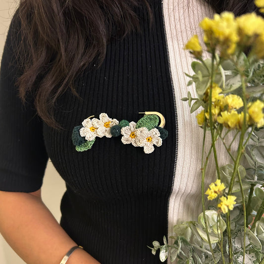 White Daisies Crochet Brooch on a Metal Pin