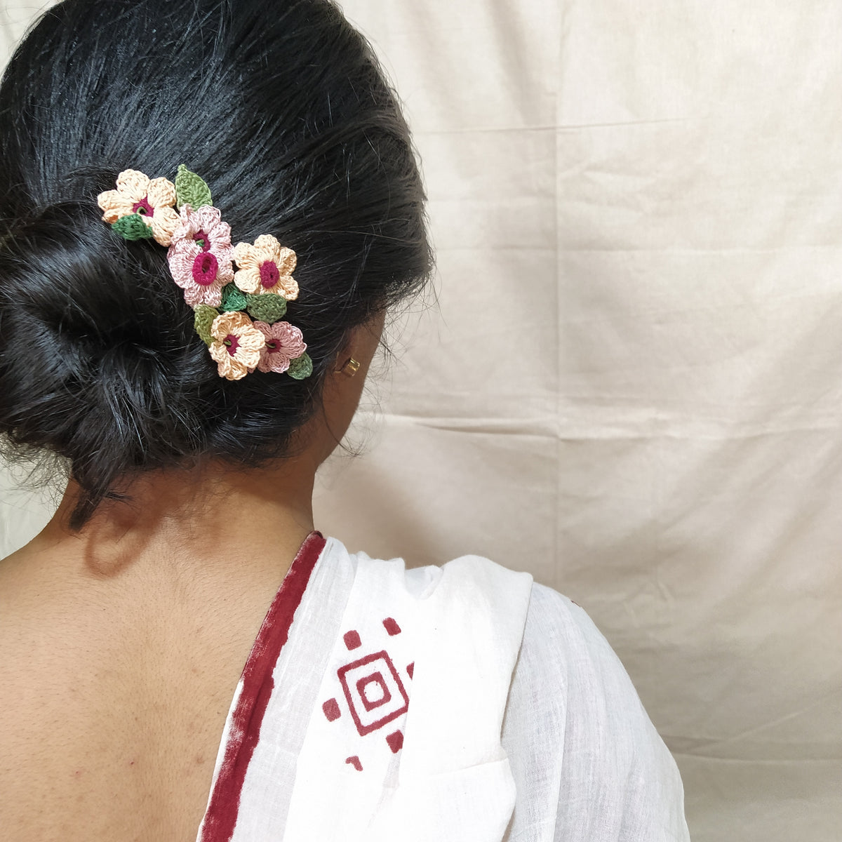 Set of 3 Pink and 3 White Daisy Hairpins