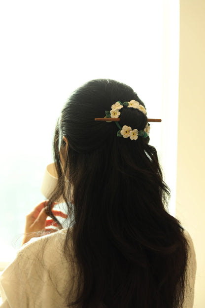 Daisy Crochet Hair Tie